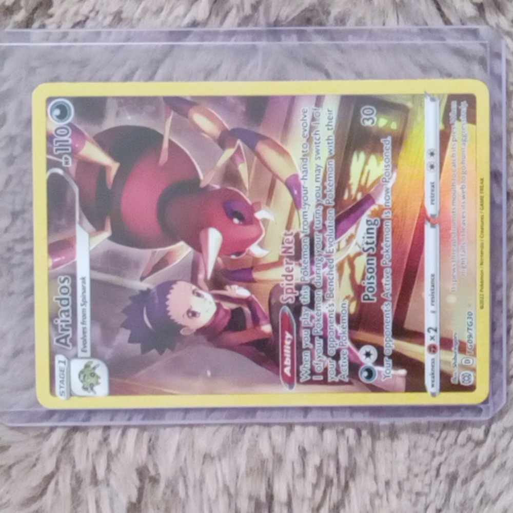 Ariados holographic TG09/TG30 mint condition